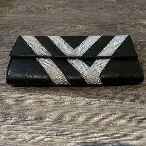 this is a black and shiny sliver purse